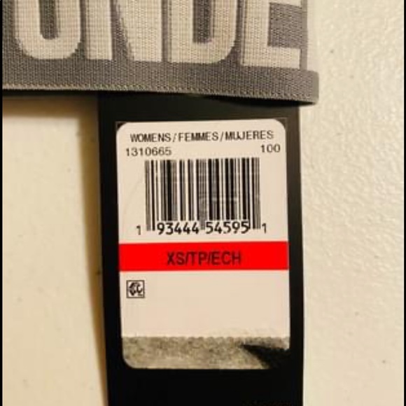 Under Armor Padded Sports Bra - Picture 2 of 2